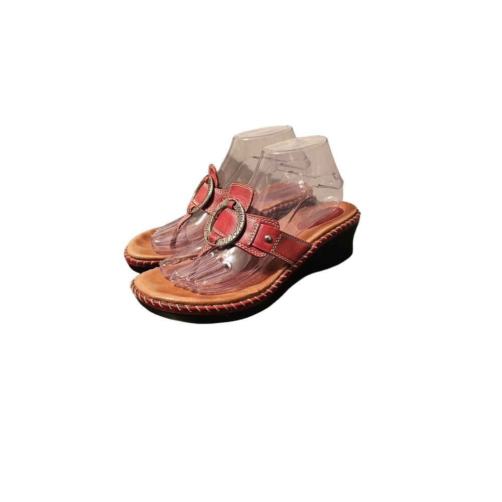 Women's Red Minnetonka‎ wedge heeled size 8 sandals
